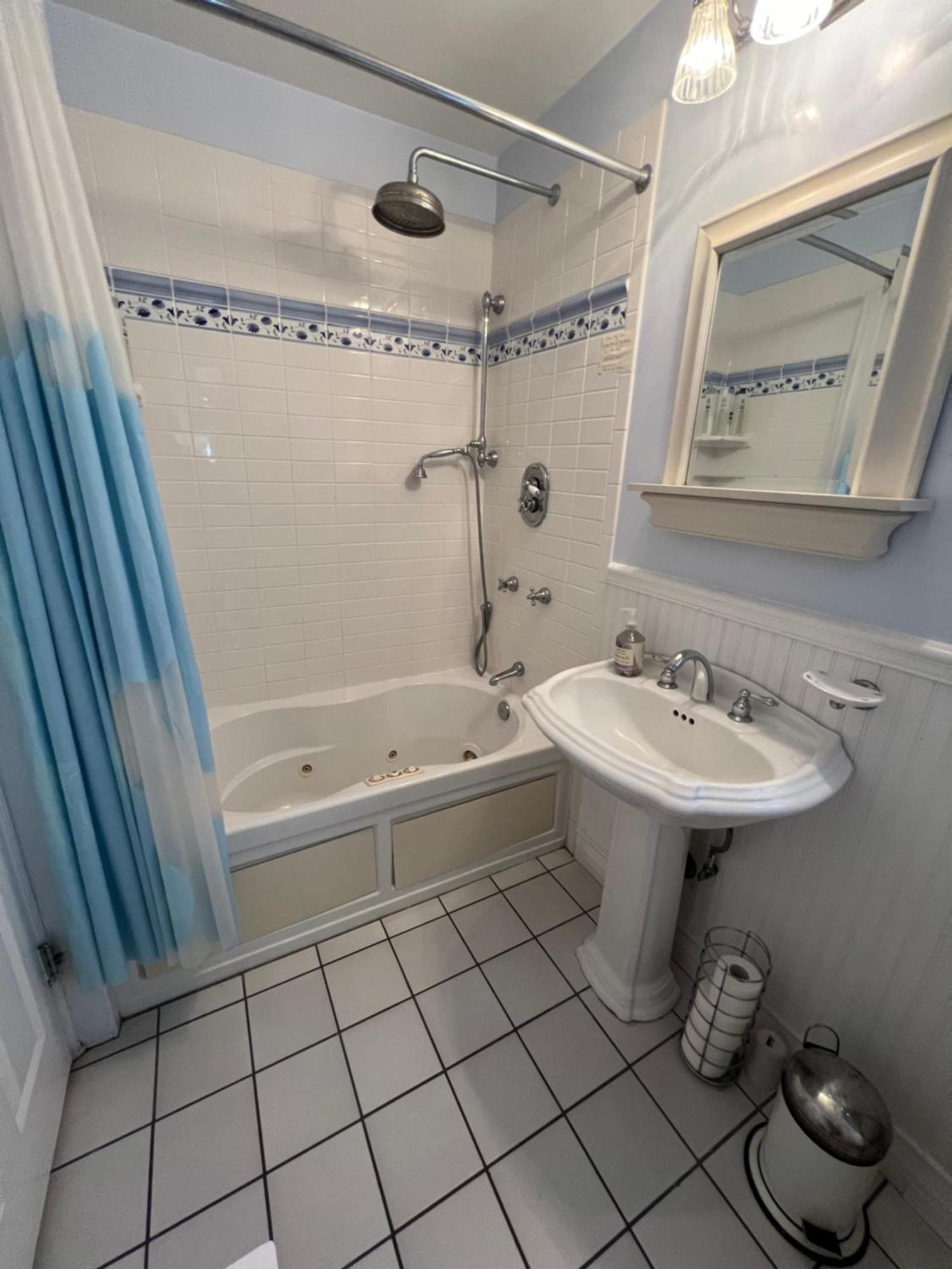 Chic Venice Beach Bungalow Steps From The Canals & Beach ลอสแอนเจลิส ภายนอก รูปภาพ