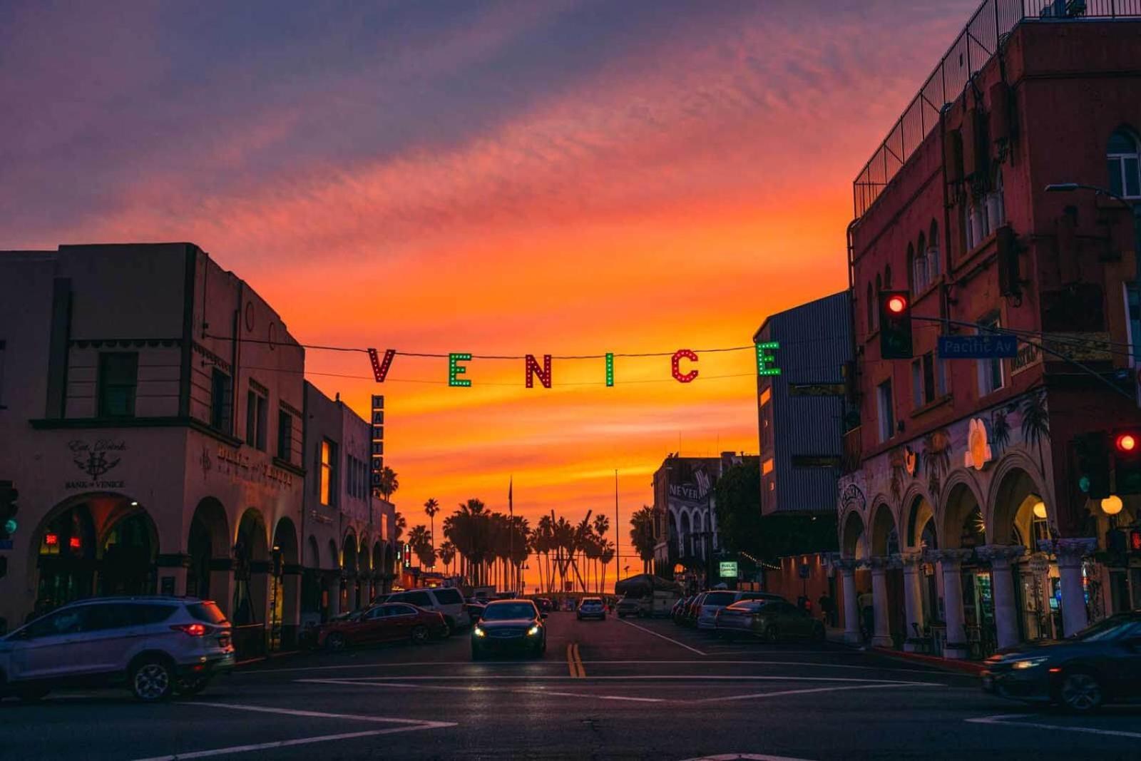Chic Venice Beach Bungalow Steps From The Canals & Beach ลอสแอนเจลิส ภายนอก รูปภาพ